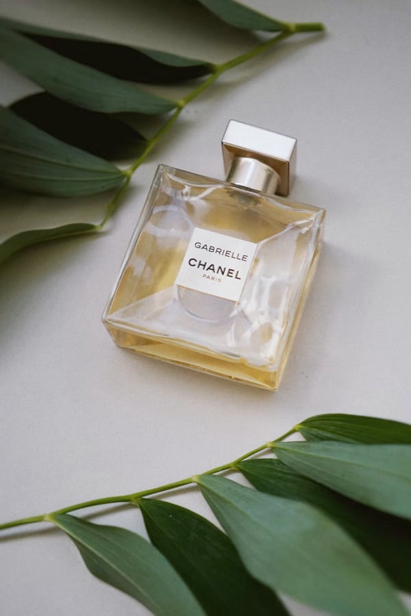 parfume-leaves-image